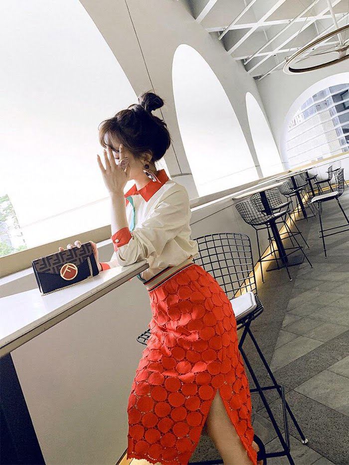 Chanel香奈兒 法國專櫃同步新款 2019早春新款 A238 時尚百搭 經典 活力拼色襯衫+水溶半裙套裝  xly1242